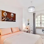 Guesthost - Flat With Private Parking And Netflix Σαν Ρέμο