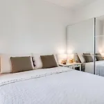 Guesthost - Flat With Private Parking And Netflix Διαμέρισμα Σαν Ρέμο