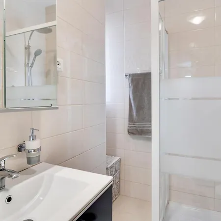Guesthost - Flat With Private Parking And Netflix Διαμέρισμα Σαν Ρέμο
