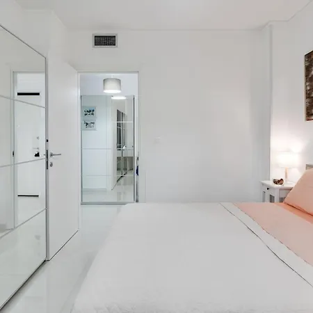 Apartment Flat With Private Parking And Netflix
